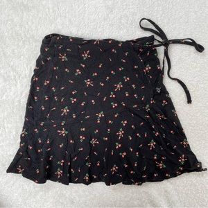 Urban outfitter black floral flowy mini skirt